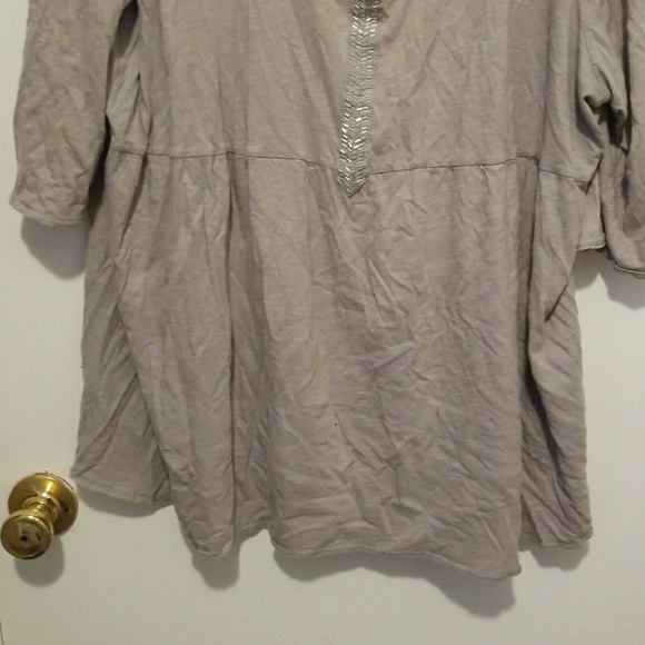 Ladies top - Picture 3 of 4